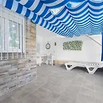 Lovelylofts Sea Club شقة *